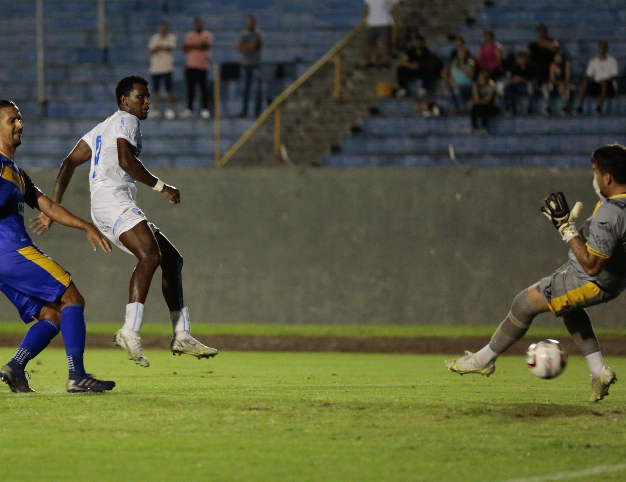 Com gol na segunda etapa, Londrina vence o Independente São-Joseense
